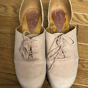 Sanita Women's Light Pink Suede Lace-Up Clogs